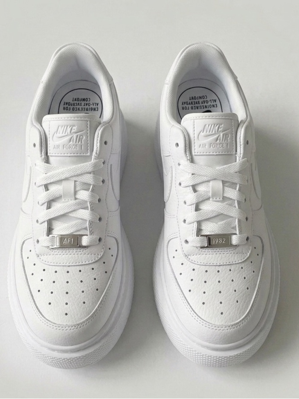 💕 Womens White Nike Air Force 1 Classic Low-Top Sneakers 9.5M